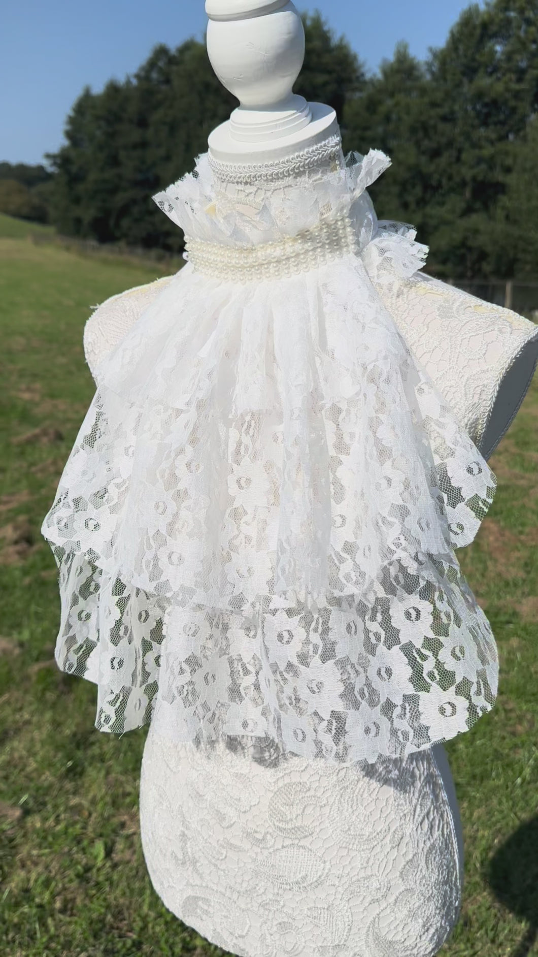 Ivory lace 3 tier stock