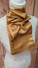 Load and play video in Gallery viewer, Short gold ruched syock
