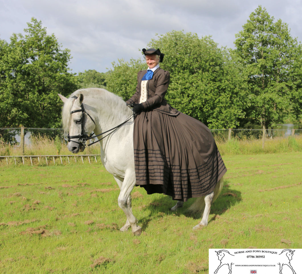 The Lady Rider astride concours d'elegance outfit